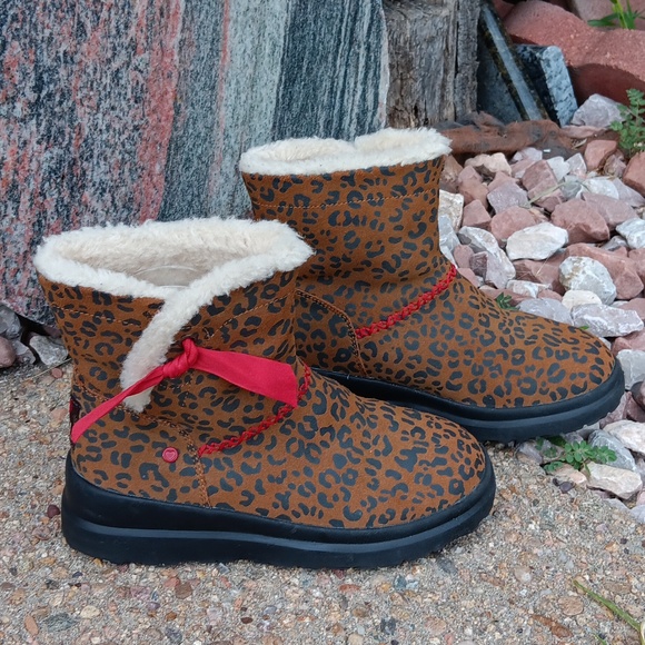 UGG I heart UGG leopard print fur lined boots - Picture 1 of 9